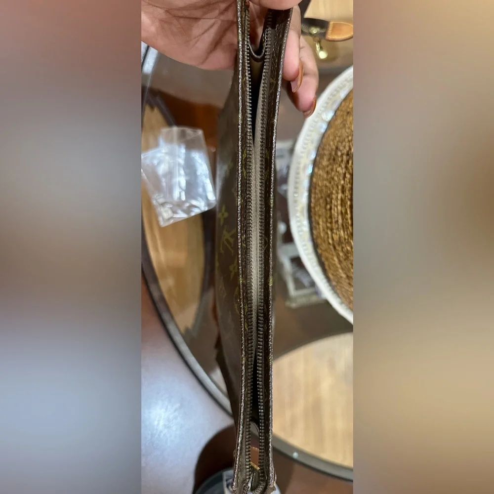 Louis Vuitton Toiletry BUNDLE - Picture 5 of 12